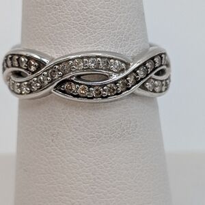 14 Kt White Gold Twisted Band Ring With Diamonds/Chocolate Diamonds